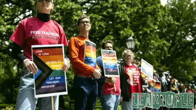 U. of C. faculty and parents protest Lab School policy they say limits classroom discussion, inclusion